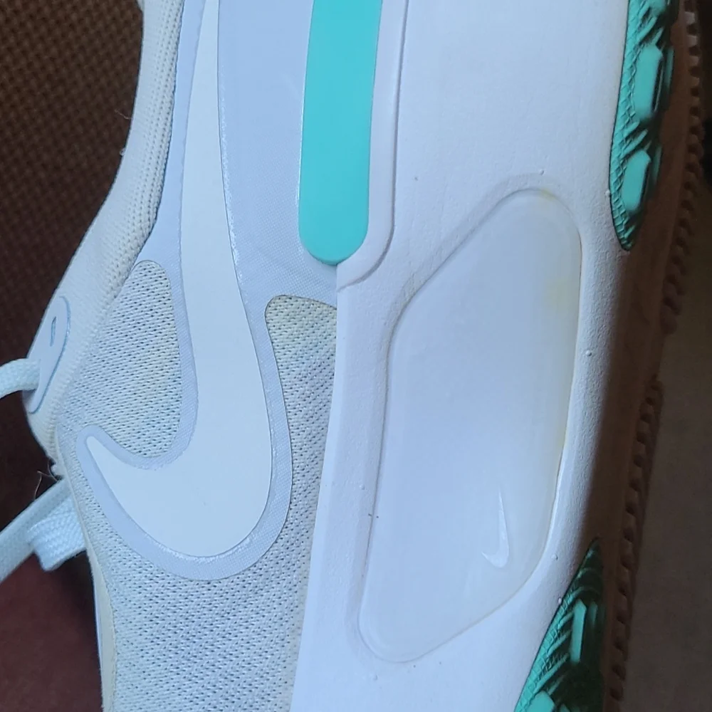 Nike Miler React Sneakers Sz 9.5 White/Mint Women's